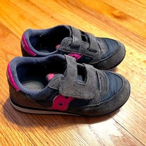 Saucony kids size 11 tennis shoe.